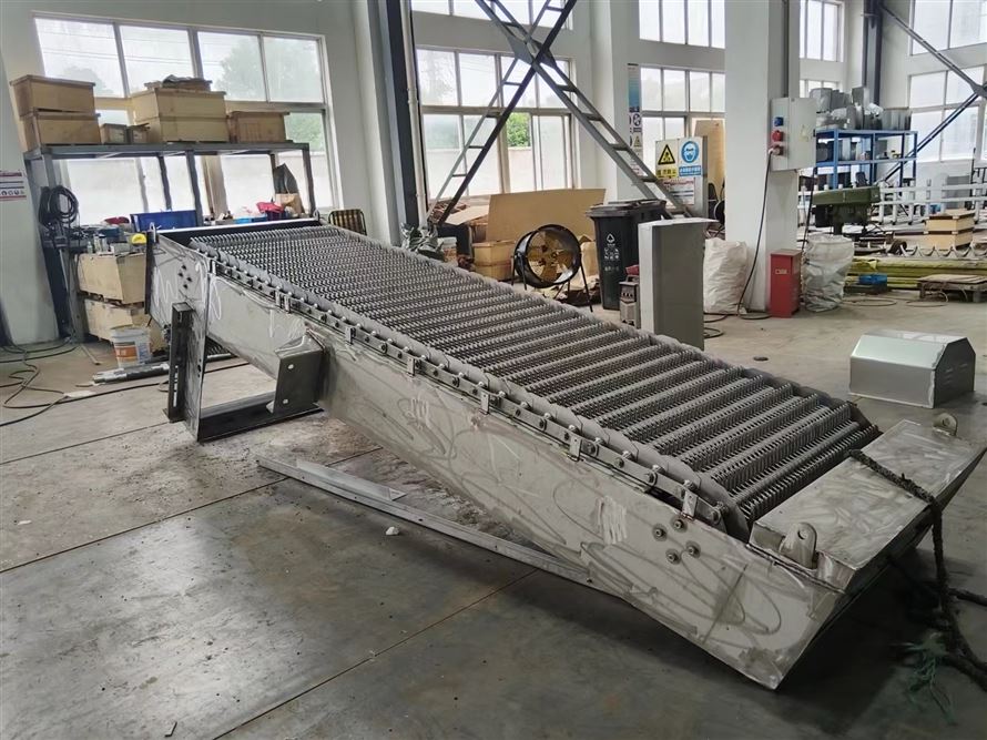 HGC回转式格栅除污机设备主要特点：