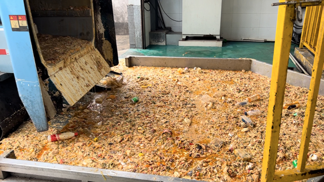 倒料.jpg 倒料.jpg