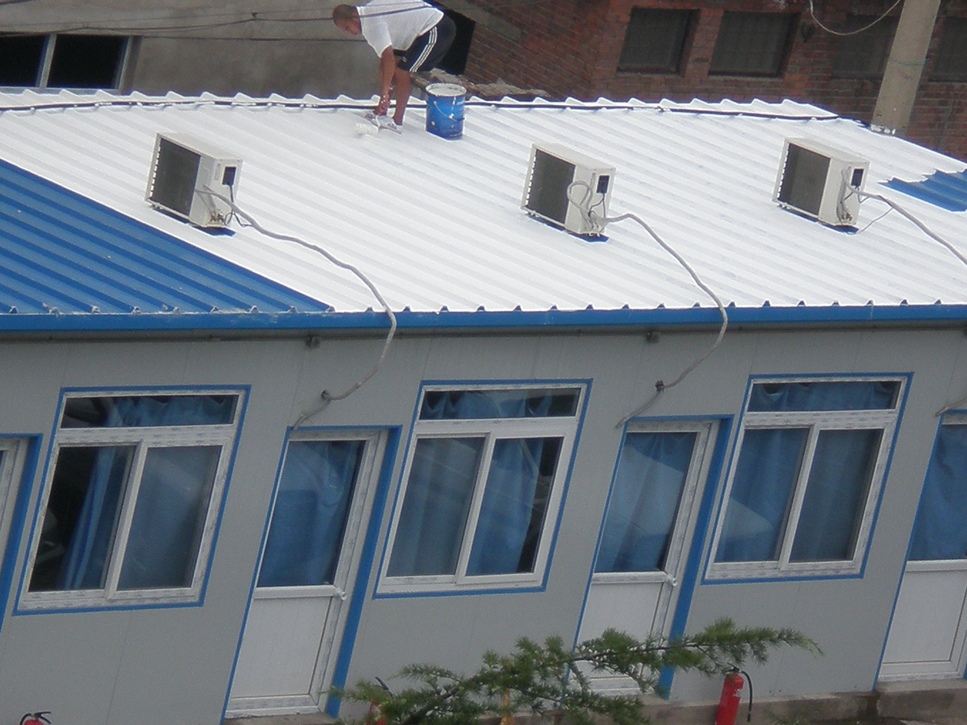 响应双碳政策，ZS-221防晒隔热涂料赋能城市建筑旧改焕新